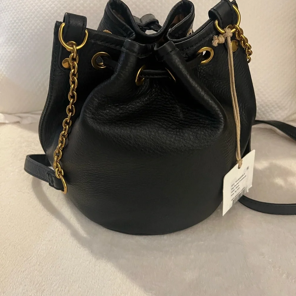 🩷 Hobo PIER BUCKET CROSSBODY IN BLACK Leather/ Gold Hardware🩷